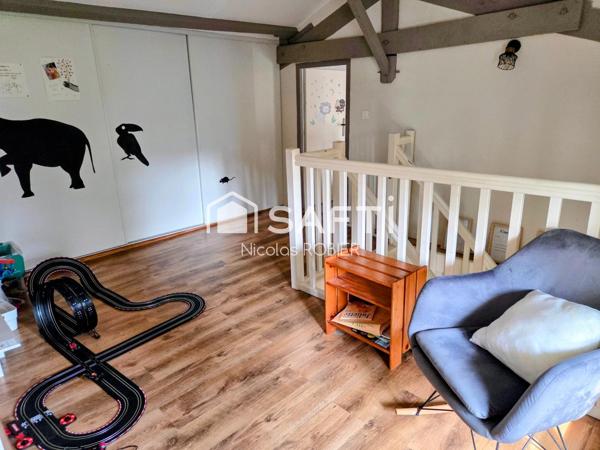 Charmante maison en pierre dans un bel environnement, clos, quatre chambres, trois salles d'eau, jardin et petites dépendances !!!