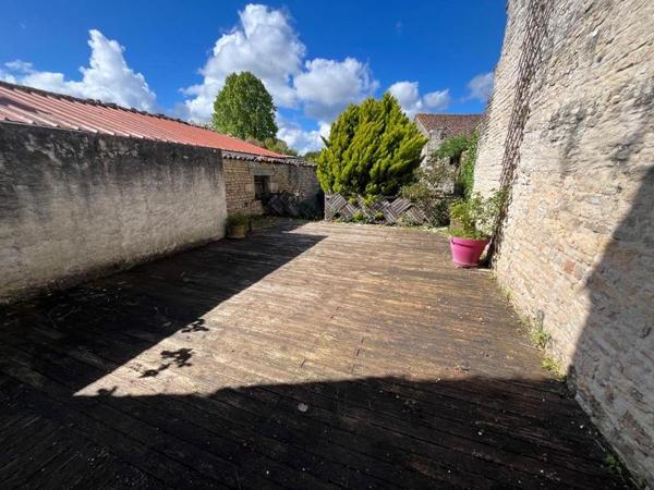 Maison à louer 850 € CC Beauvais-sur-Matha 6 p 251 m² DPE C