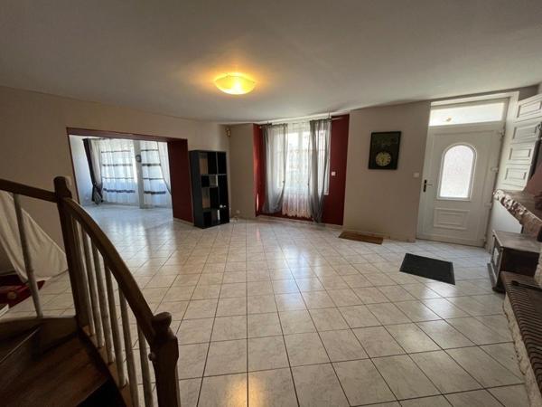 Maison à louer 850 € CC Beauvais-sur-Matha 6 p 251 m² DPE C