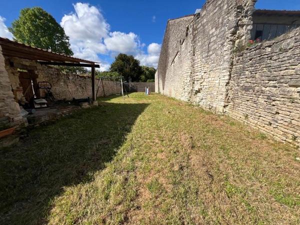 Maison à louer 850 € CC Beauvais-sur-Matha 6 p 251 m² DPE C