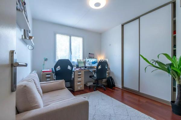 Vente                                                      Maison
                        
                     6 pièces                      141 m2                     à Ormesson-sur-Marne