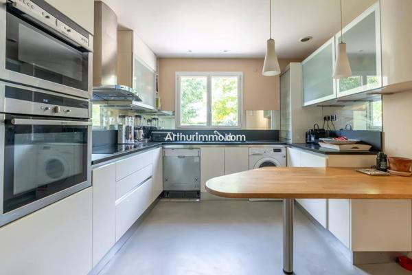 Vente                                                      Maison
                        
                     6 pièces                      141 m2                     à Ormesson-sur-Marne