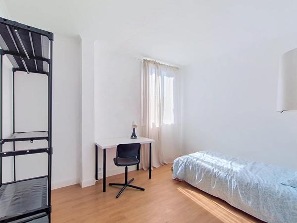 Location                                                      Chambre
                        
                     1 pièces                      58 m2                     à Valenton