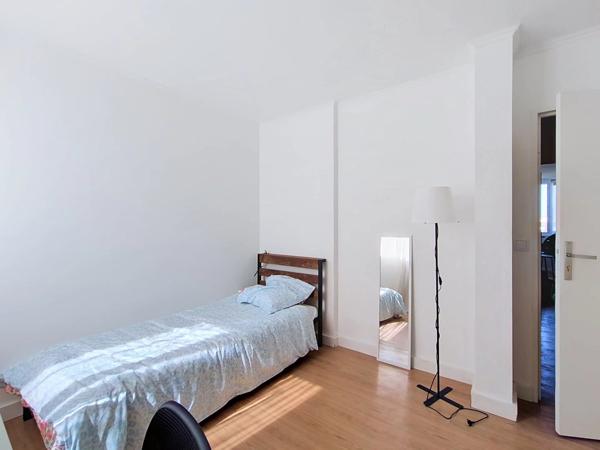 Location                                                      Chambre
                        
                     1 pièces                      58 m2                     à Valenton