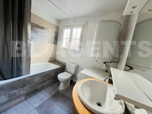 Ensemble immobilier de 8 appartements T2 meublés + 1 local commercial – Excellente rentabilité