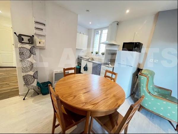 Ensemble immobilier de 8 appartements T2 meublés + 1 local commercial – Excellente rentabilité