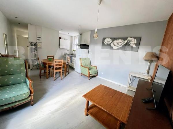 Ensemble immobilier de 8 appartements T2 meublés + 1 local commercial – Excellente rentabilité