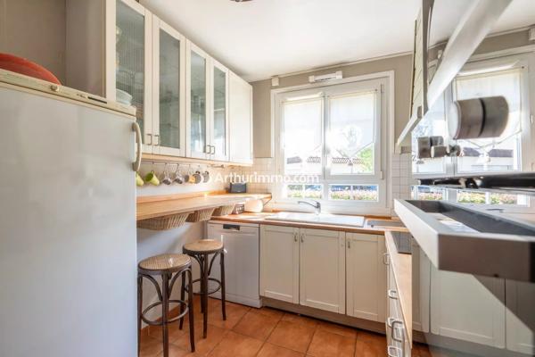 Vente                                                      Maison
                        
                     6 pièces                      125 m2                     à Sucy-en-Brie