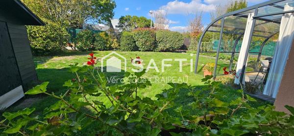 Maison de plain pied proche clinique avec 3 chambres, garage et abri-terrasse.
