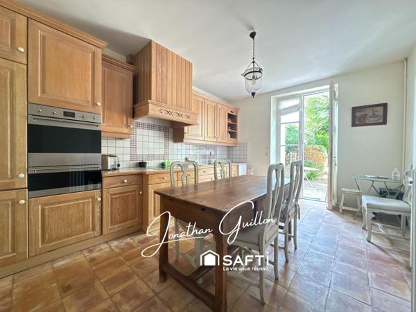 PROPRIÉTÉ DE CHARME EN HYPERCENTRE – JARDIN & ACCÈS GRAND MORIN