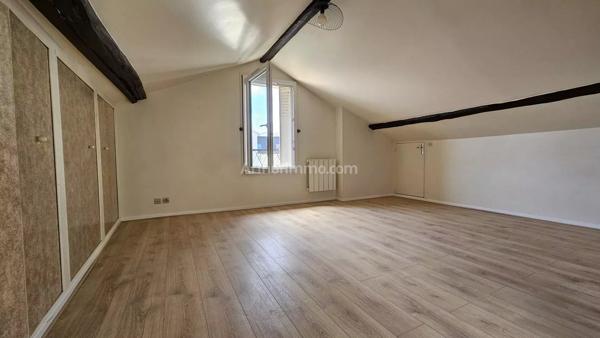 Location                                                      Appartement
                        
                     1 pièces                      17 m2                     à Montlhéry