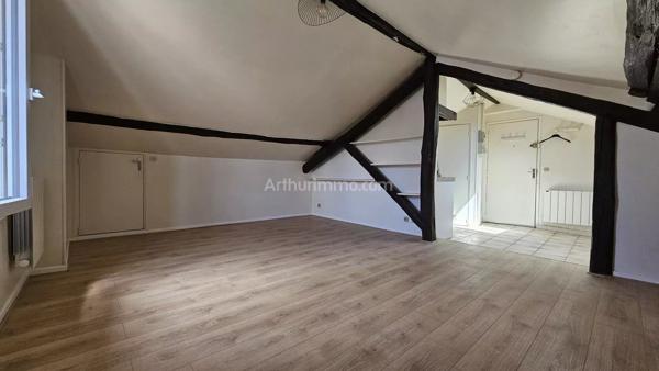 Location                                                      Appartement
                        
                     1 pièces                      17 m2                     à Montlhéry