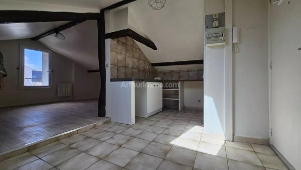 Location                                                      Appartement
                        
                     1 pièces                      17 m2                     à Montlhéry