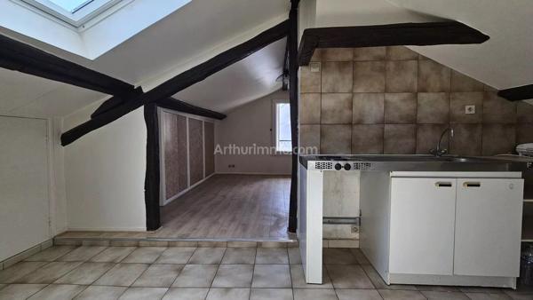 Location                                                      Appartement
                        
                     1 pièces                      17 m2                     à Montlhéry