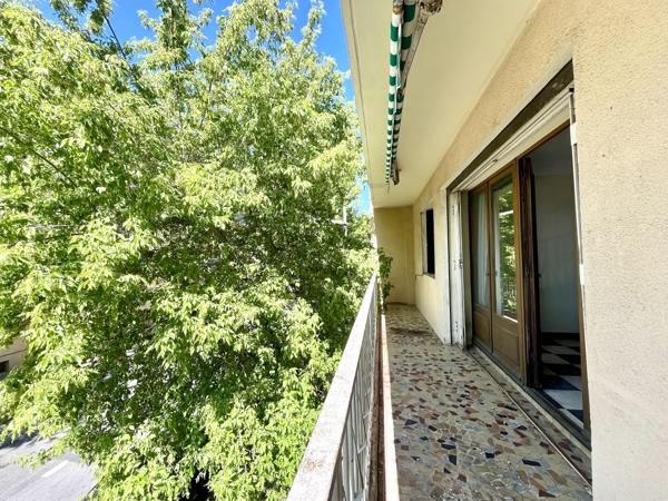 Appartement
         4 pièces
        - 102 m² 426 000 € *