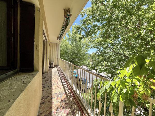 Appartement
         4 pièces
        - 102 m² 426 000 € *