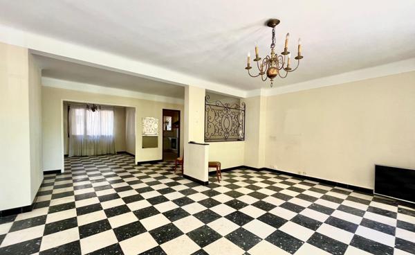 Appartement
         4 pièces
        - 102 m² 426 000 € *