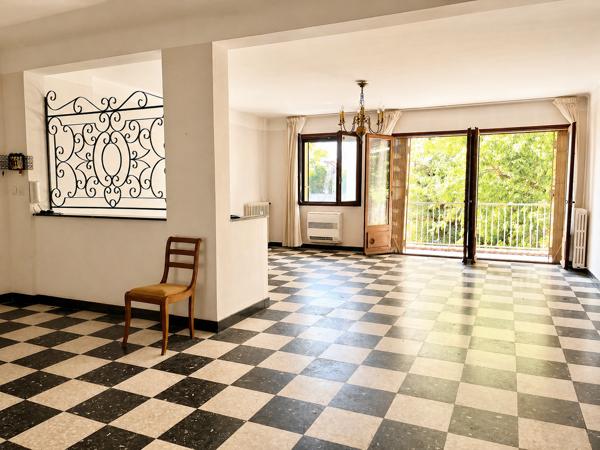 Appartement
         4 pièces
        - 102 m² 426 000 € *