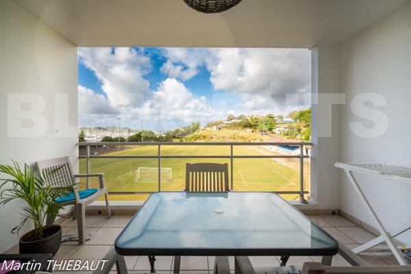 Studio avec ascenseur et terrasse vue marina