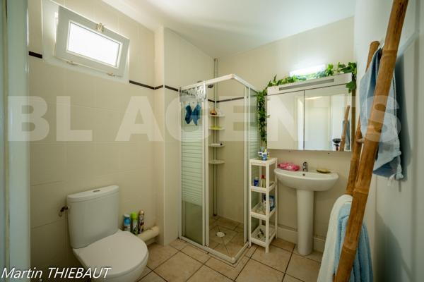 Studio avec ascenseur et terrasse vue marina