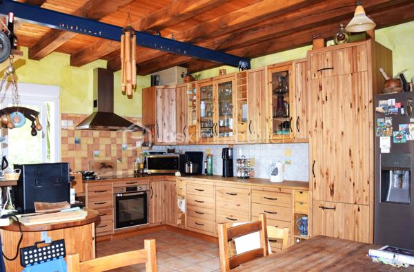 Dans un village calme à 10 min de Provins, venez découvrir cette belle maison pleine de charme de 192m² environ.
Vous serez séduit par son grand séjour avec la cuisine ouverte de 51m² environ, sa véranda pleine de lumière, les 4 chambres, dont une au rez-de-chaussée avec salle d’eau. Il y a possibilité de créer une pièce pour un bureau, chambre ou dressing. Vous avez aussi 2 mezzanines qui peuvent être aménagées en bureau, salle de jeu ou autres. Un grenier aménageable et une cave viennent compléter le bien.
Côté extérieur, vous avez un jardin de 2900m² environ, un puits pour l’arrosage du potager, une terrasse sans vis-à-vis, un beau verger avec plusieurs espèces d’arbre fruitier.
Et pour finir, la maison possède un ballon thermodynamique, panneau photovoltaïque, PAC air/air. 
Venez découvrir cette maison qui n’attend plus que vous.