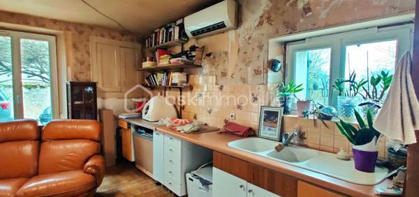 Dans un village calme à 10 min de Provins, venez découvrir cette belle maison pleine de charme de 192m² environ.
Vous serez séduit par son grand séjour avec la cuisine ouverte de 51m² environ, sa véranda pleine de lumière, les 4 chambres, dont une au rez-de-chaussée avec salle d’eau. Il y a possibilité de créer une pièce pour un bureau, chambre ou dressing. Vous avez aussi 2 mezzanines qui peuvent être aménagées en bureau, salle de jeu ou autres. Un grenier aménageable et une cave viennent compléter le bien.
Côté extérieur, vous avez un jardin de 2900m² environ, un puits pour l’arrosage du potager, une terrasse sans vis-à-vis, un beau verger avec plusieurs espèces d’arbre fruitier.
Et pour finir, la maison possède un ballon thermodynamique, panneau photovoltaïque, PAC air/air. 
Venez découvrir cette maison qui n’attend plus que vous.
