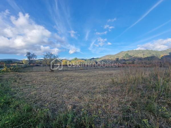 Terrain de 2 920 m²