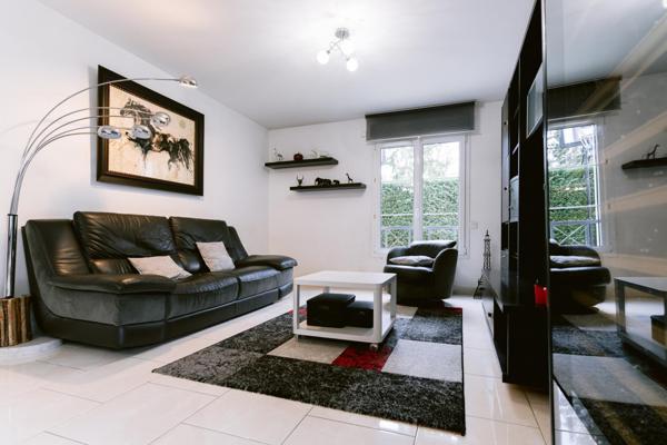 RARE!! Appartement en rez-de-jardin + garages