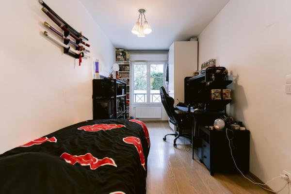 RARE!! Appartement en rez-de-jardin + garages