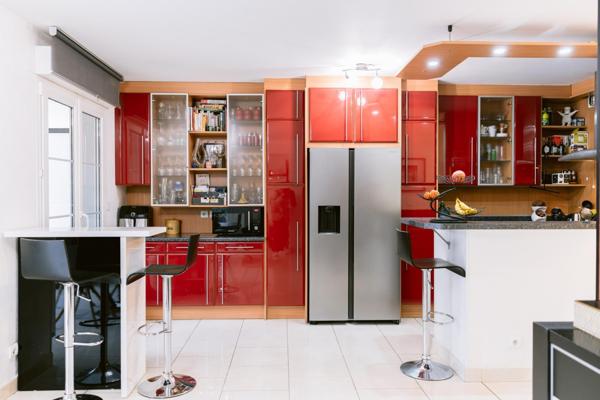 RARE!! Appartement en rez-de-jardin + garages