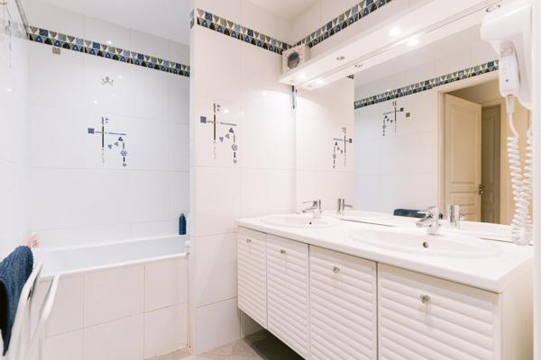 RARE!! Appartement en rez-de-jardin + garages