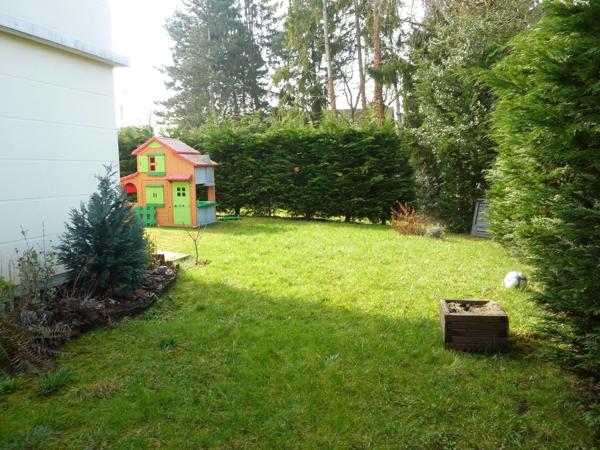 RARE!! Appartement en rez-de-jardin + garages