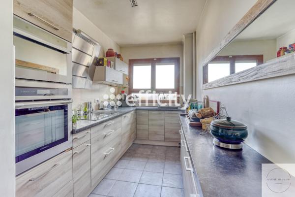 Appartement
         5 pièces
        - 111 m² 580 000 € *