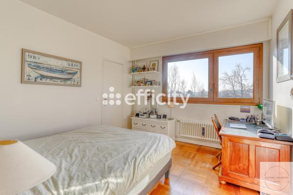 Appartement
         5 pièces
        - 111 m² 580 000 € *