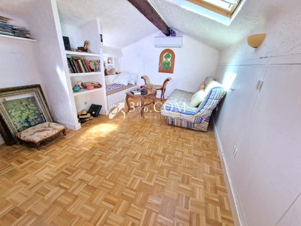 Villa 9 pièce(s) 7 chambre(s) 203 m²