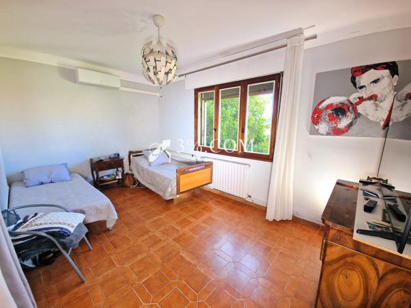 Villa 9 pièce(s) 7 chambre(s) 203 m²