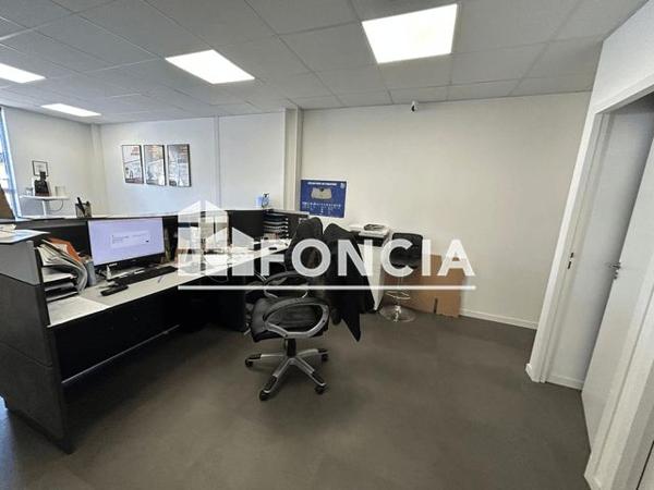 Location Local commercial 2 pièces 300 m² - 21 RUE DU PHARE Merignac 33700