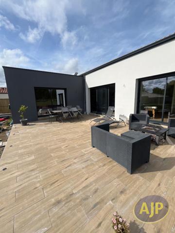 Location maison Monnieres : 1 395 € - AJP Immobilier Clisson