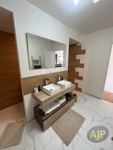 Location maison Monnieres : 1 395 € - AJP Immobilier Clisson