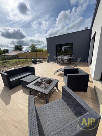 Location maison Monnieres : 1 395 € - AJP Immobilier Clisson