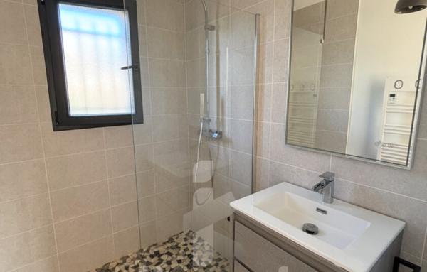 Belle maison contemporaine d'environ 134 m2