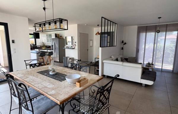 Belle maison contemporaine d'environ 134 m2