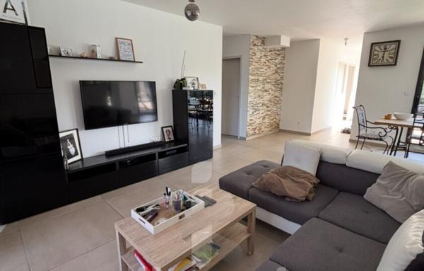 Belle maison contemporaine d'environ 134 m2