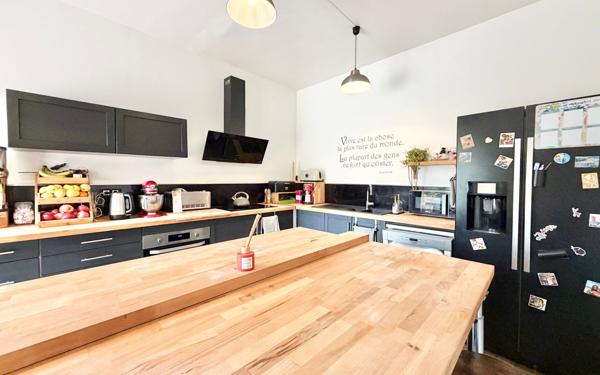 Maison à vendre    7 pièces • 214 m2 Chartres