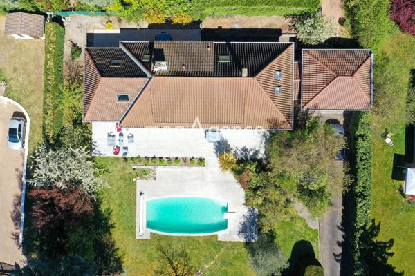 Maison à CHARBONNIERES-LES-BAINS, 69260 - 7 pièces 216m²