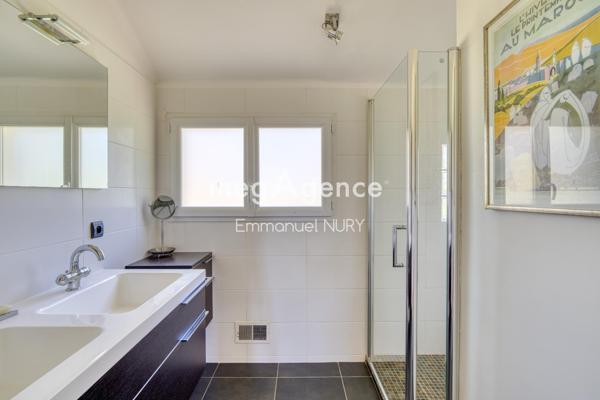 Maison à CHARBONNIERES-LES-BAINS, 69260 - 7 pièces 216m²