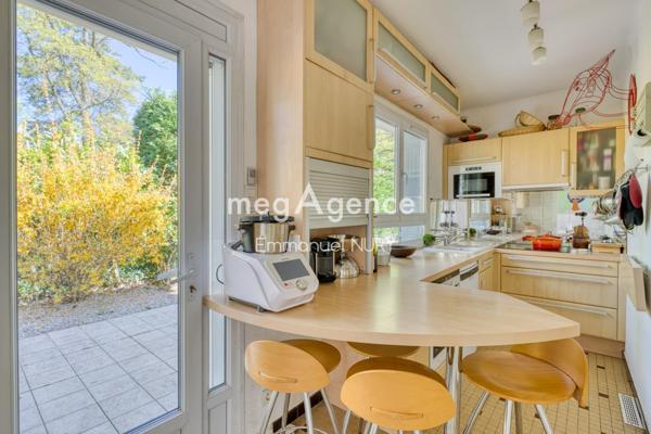 Maison à CHARBONNIERES-LES-BAINS, 69260 - 7 pièces 216m²