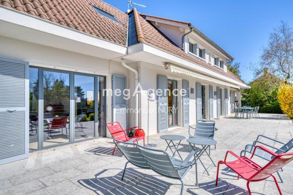 Maison à CHARBONNIERES-LES-BAINS, 69260 - 7 pièces 216m²
