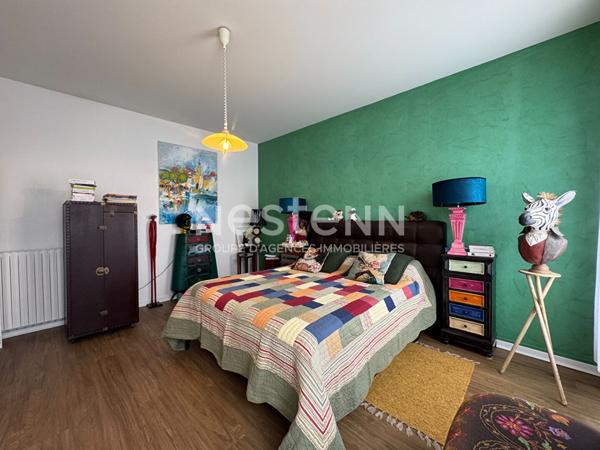 Maison de faubourg 150 m² Hab. - 4 chambres, garages, piscine, jardin