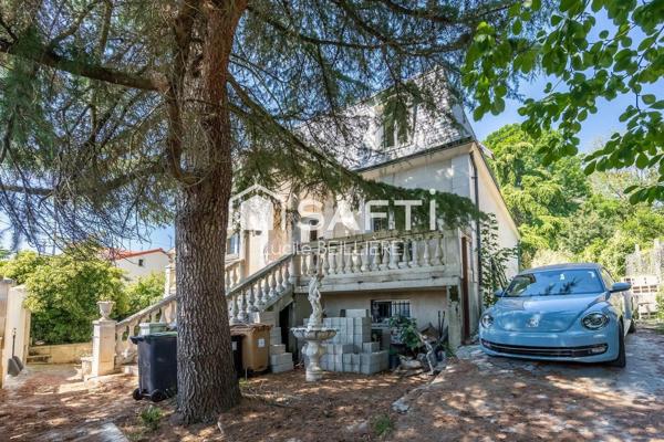 A GAGNY 93220 Maison de  202 m², 8 pièces, 5 chambres,  une cuisine fermée construite sur un terrain de 594m2